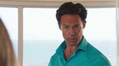 [stammering]
I don't understand. - You Had Me at Aloha