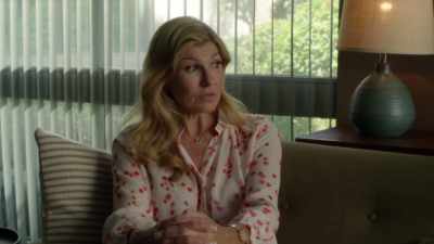 [stammers]
And someone I'm attracted to. - Dirty John