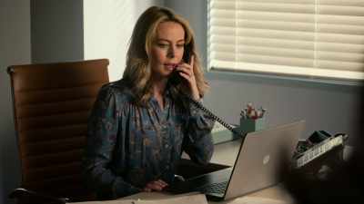 [stammers]
Here? Uh, I'll come down. - Life by Ella