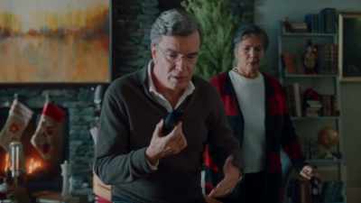 [stammers] Honey, honey--
uh, before you go-- - Friends & Family Christmas