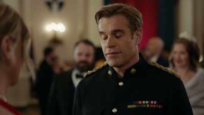 (stammers)
I'm confused. - A Royal Christmas Crush