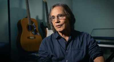 [stammers] Well, I asked
my engineer, Greg LaDonis, - Jimmie & Stevie Ray Vaughan: Brothers in Blues