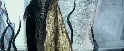 Stand back. - The Huntsman: Winter's War