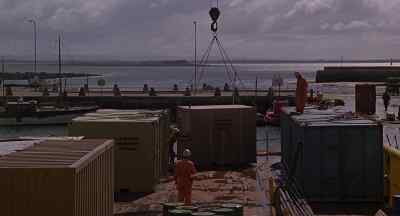 - Stand by engines, Mr. Stallemo.
- Stand by engines. - North Sea Hijack