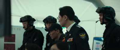 Stand by! I see something ahead. - Alienoid: Return to the Future