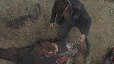 (STAND CREAKING) - The Walking Dead
