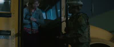 Stand in the red circle. - The 5th Wave