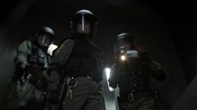 Stand up, prisoner. - Caged