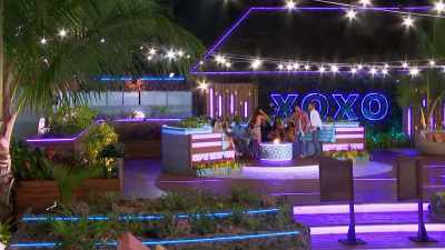 >> STAND UP. - Love Island
