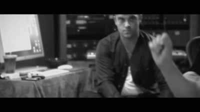 ♪ Standing ♪ - Robbie Williams