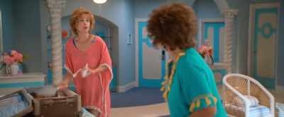 -Star!
-Okay. You go in the bathroom, - Barb and Star Go to Vista Del Mar