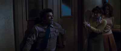 Starker! Lock the doors!
Stay down, away from the windows! - Assault on Precinct 13