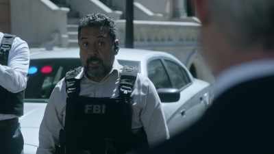 ♪ Stars in the night
coming out again ♪ - The Rookie: Feds