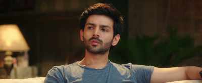 Start getting information
from all the shops near their house. - Sonu Ke Titu Ki Sweety