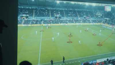 Start of press.
Four with the full backs low, - Mission to Burnley