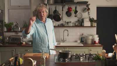 Start the clock. 11 minutes,
that is going to take. - James May: Oh Cook!