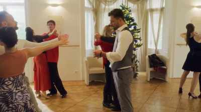 Start with the basic
right turn - Best Christmas Ball Ever!