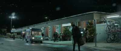 Starting
route to Woodfield Road. - Your Christmas or Mine?