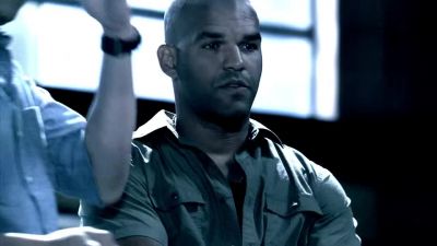先從水泥牆開始
...starting  with the concrete wall. - Prison Break