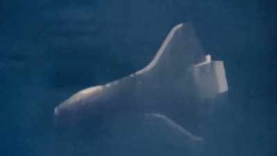 - [static crackling]
- [man] What a way to come to California. - Challenger: The Final Flight