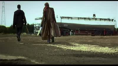 - Stay close, Jim. - 28 Days Later