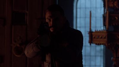 Stay close to me,
Raul, all right? - The Strain
