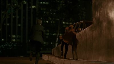 - Stay close, Richard!
- I'm right behind you. - 24