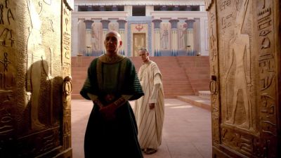 Stay close to the vizier. - Tut