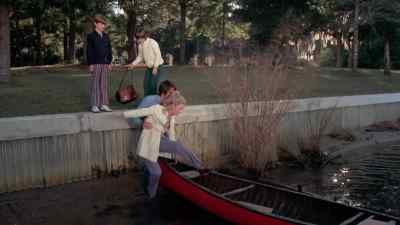 - Stay down and keep
in the middle.
- Okay. - Frogs