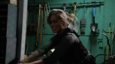- Stay down! - Chicago P.D.