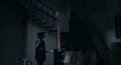 - Stay here. Hey!
- No. - The Square