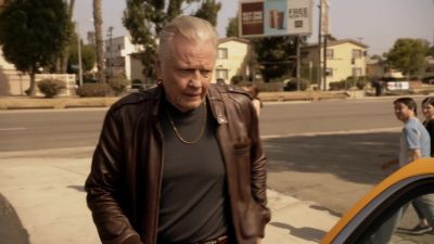 Stay here. - Ray Donovan