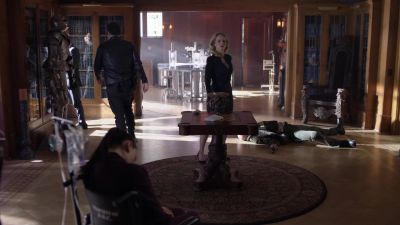 Stay here and take care of her. - Supergirl