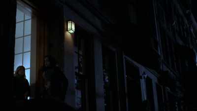 - Stay here.
- Wait. Who's in that car? - Marvel's The Defenders