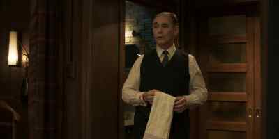 Stay here with Richie,
wait for the boss. - The Outfit