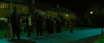 Stay in formation, everyone. - Harry Potter and the Order of the Phoenix