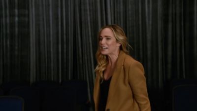 - Stay there. - DC's Legends of Tomorrow