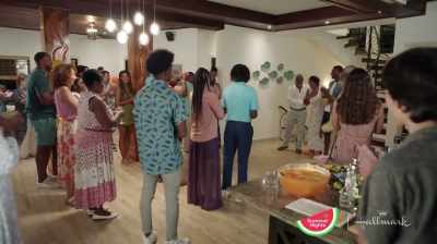 Stclapping)
(guests cheering) - Caribbean Summer