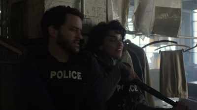 -Stein, flank and get behind them.
-Cover me. - Marvel's The Punisher