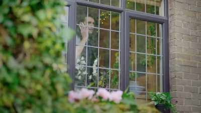 - Stella. Have you seen it?
- STELLA ON PHONE: Yeah. - Eat, Love, London