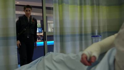 - Stella.
- Hey there. - Chicago Fire