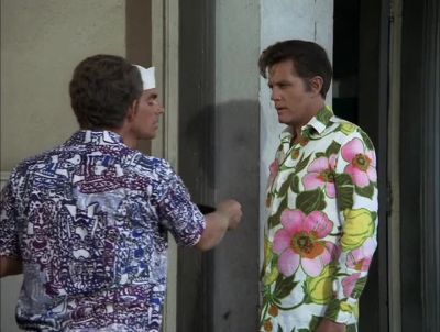 STEP INSIDE, PLEASE. - Hawaii Five-0