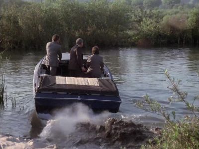 STEPANOV: After them! - MacGyver