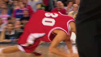 Steph Curry from way downtown.
He's got 30 points. - Stephen Curry: Underrated