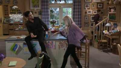 Steph, you know, for your first aunt talk,
I think you crushed it. - Fuller House