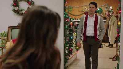 Stephanie, what are you doing? - Deck the Halls on Cherry Lane