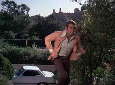 (STEPS APPROACHING) - The Six Million Dollar Man
