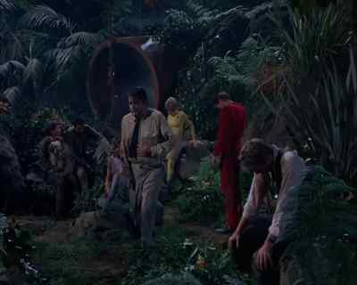 -[ Steve ] In there!
- [ Dan ]
Let's get out of here. - Land of the Giants