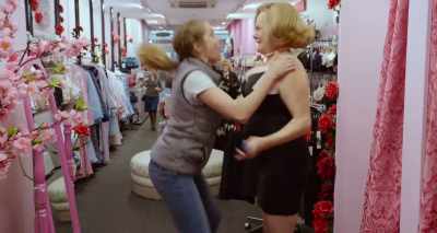 - Stevie.
- Hi, Shelly. - Ride Like a Girl