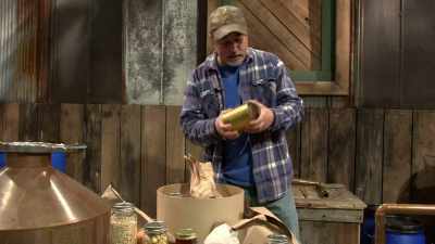 Stevie ray, what have
you got going on over there? - Moonshiners: Master Distiller